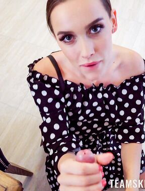 Gorgeous Babe Luxury Girl Pleasures Her Man In The Living Room