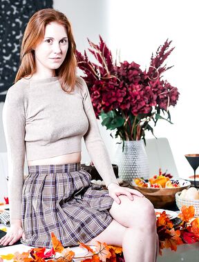 Ellie Murphy Sucks And Rides Big Beautiful Male Stick In POV