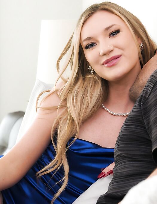 Daisy Lavoy Gets Her Natural Tits Licked And Pussy Drilled