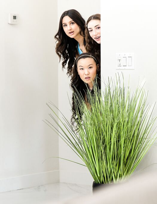 Kimmy Kimm, Tiana Blow And Eliza Ibarra Pleasuring Lucky Dude In The Living Room photos (Jimmy Michaels)