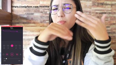 I HAD AN ORGASM IN A PUBLIC RESTAURANT WITH MY LUSH VIBRATOR (ENGLISH SUBTITLES)