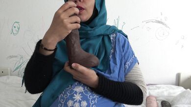 une algérienne divorcée a été mise enceinte par des immigrés africains à Paris