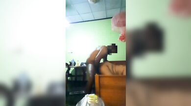 මිනිහා නැති වෙලේ හොර මිනිහව ගෙන්න ගත්තා sri lanka home sex indian home