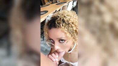 MY BOYFRIEND FUCKS AND PULLS MY HAIR IN DOGGY ON THE CHALET TABLE