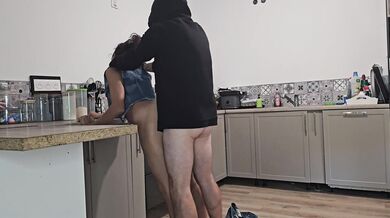 Je rentre du travail , je defonce ma beurette dans la cuisine ???? ???? couple français amateur