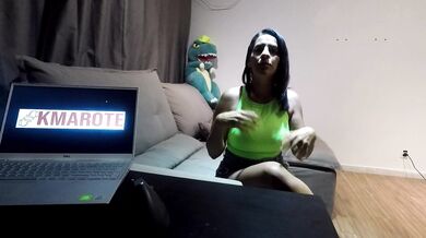 Kel Abate foi fazer uma entrevista e acabou de quatro no sofá da firma dando gostoso