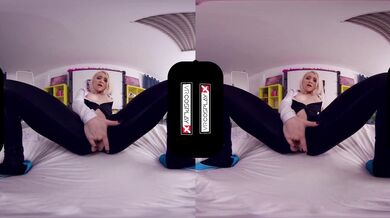 VRCosplayX Blonde Teen GF Gwen Stacy Uncovers Herself