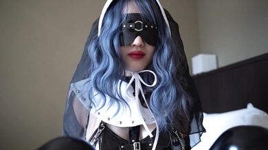 [Cosplay] Immoral Enamel Bondage Nun Serving with Her Mouth [1/3].