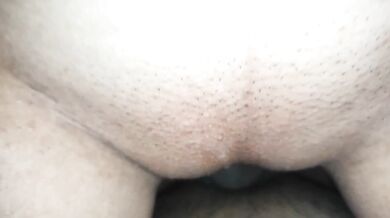 Jovencita cachonda cabalga sobre mi polla, corrida en su vagina