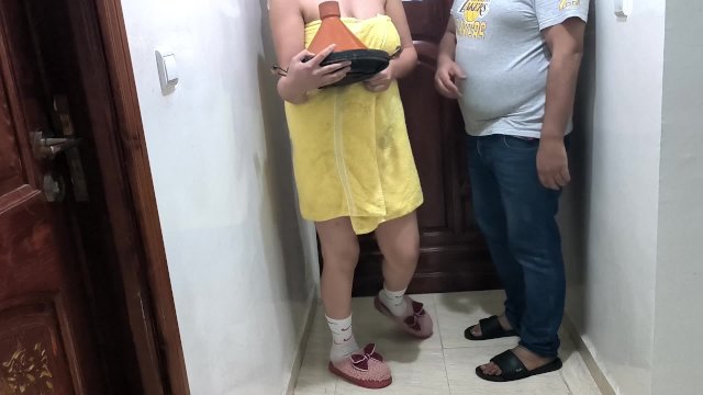 فيلم سكس مغربي جديد????جاري جاب ليا طاجين ديال برقوق لقاني بوحدي يلاه مدوشة تعريت ليه شدني شبعني حوا