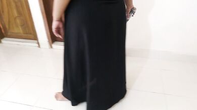 لقد ضاجعتها بينما كانت زوجة الأب المسلمة تكنس المنزل - Fucking My Stepmother in Morning