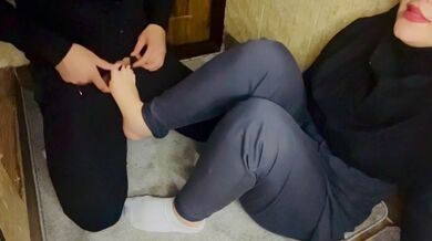 دوست دختر حشریم اومد خونه که مدرسه بود منم از کص گاییدمش خیلی راضی بود منم ارضا شدم مکالمه فارسی