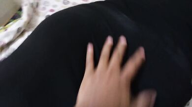 اشتعلت ربيب زوجة أمي استمناء بينما أبي في العمل، ثم ساعدها عن طريق تدمير الشرج - Stepson Help Stepmo