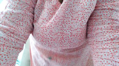 أدخل إلى سرير زوجة أبي قرنية وأقذف على مؤخرتها الكبيرة - I get into my horny stepmom's bed and i cum