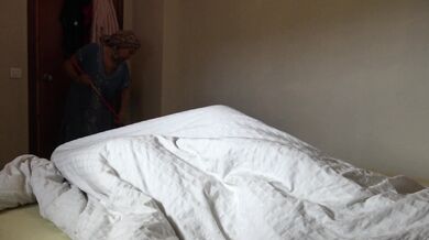 Turkish Lady is SHOCKED !!! I take out my cock in my hotel room.