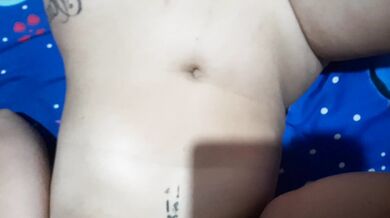 ألمس نفسي أمام أعز أصدقائي حتى أقذف????????????????????