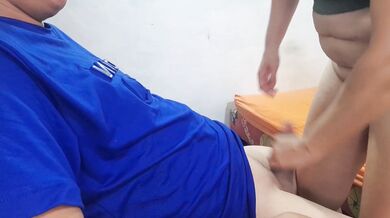 دوست فاحشه مادرم شروع به معاشقه مخفیانه با من کرد تا بتوانیم رابطه جنسی داشته باشیم????????????