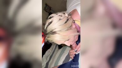 Cum engolir de uma tímida loira tatuagem menina amador vídeo caseiro