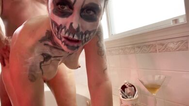 Spooky Slutty Skeleton gets Boned in Bubble Bath While Blowing Big Daddy’s Halloween Cock