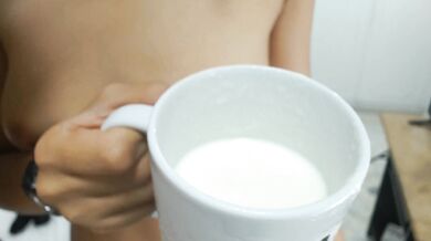 Bebe 1 litro de leche - 2 part en Fansly con Puke ????