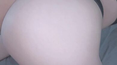 I suck my neighbor's cock, I want him to cum on my tits ????