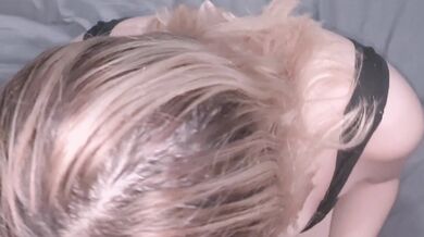 I suck my neighbor's cock, I want him to cum on my tits ????