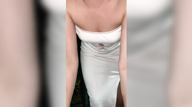 ????Caught on the streets of Medellin gives her pussy to a foreign tourist????