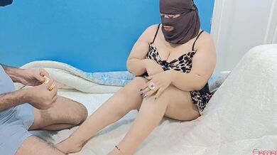 با منشی شرکت برای امضای قرار داد رفتیم کیش داخل هتل متوجه شدیم تخت خواب دو نفرس .مکالمه جذاب فارسی