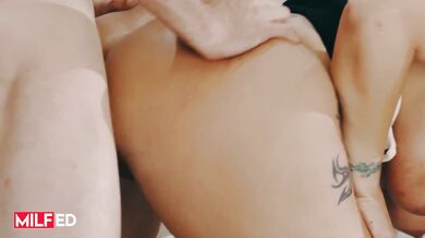 MILFED - Syren De Mer joga Tyler Nixon na parede e assume o controle de seu pau com a boca