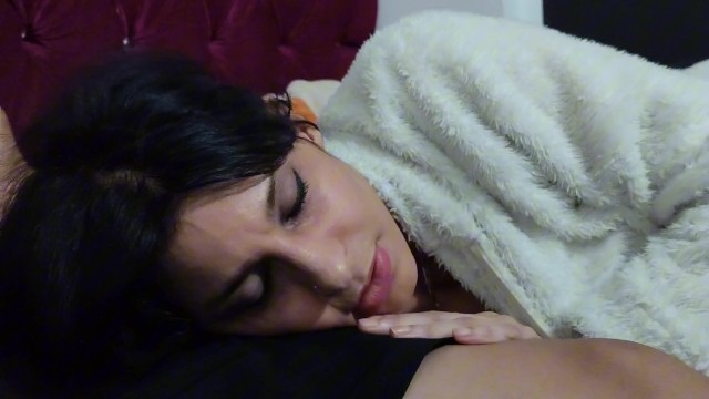 Sonho de sexo com minha madrasta gostosa me faz gozar dentro dela