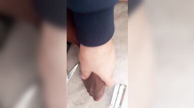 Toco el coño de mi amiga