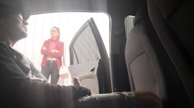 Punheta arriscada na rua para estudante em público.