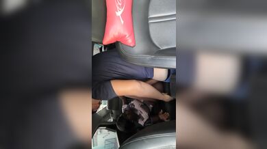 Con frío se calentó acostándose en la cama y luego la folló ferozmente