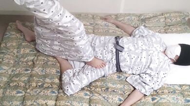 足ふみマッサ－ジでどしてこんなに硬くなってるの？濡れ濡れマンコで気持ちよくしてあげる