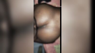 Mi vecina me pide ayuda y termino dándole en su coño