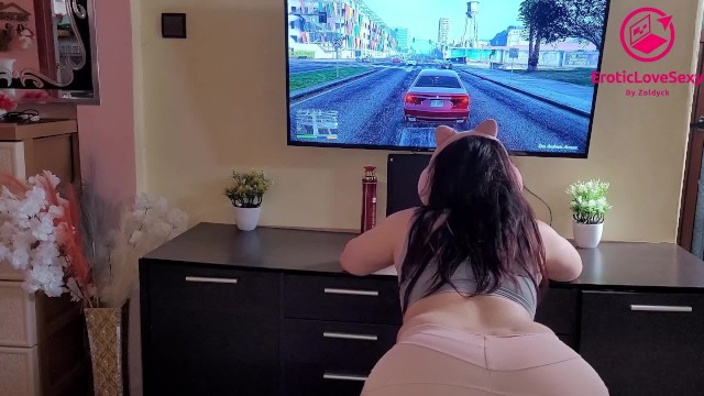 My girlfriend plays ???????? GTA 5 زيد حويني أ حبي ????​????​(أححح على هد التيتيزة تتلعب جيتي????و تتحوى????)