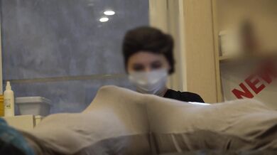 Bulge dick flash at a beautician appointment