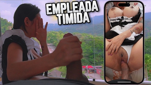 Joven sirvienta latina tímida se folla a su jefe y le saca la LECHE con su apretado coño jeniferplay