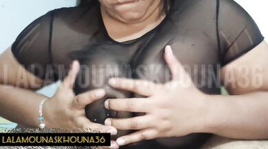 الجزء الثاني يحبني أن أقوم بتدليك قضيبه بصدري ويدي لكنه طلب مني أن أفعل ذلك بفمي أيضًا????????