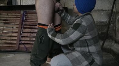 French girl meets with old pervert in abandoned building