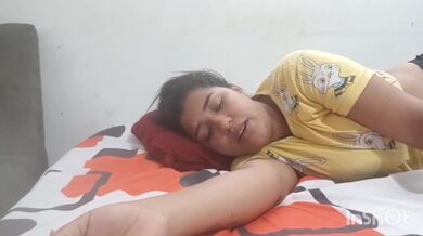 म विश्वास गर्न सक्दिन कि यो श्यामला यो ठूलो कुकुर संग के गर्दैछ, कृपया सावधानी संग हेर्नुहोस्