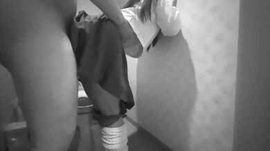 トイレで中出しSEXするの最高♡【スマホ盗撮】