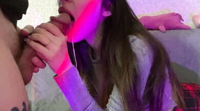 Beautiful Gamer Girl Sucking Big Cock and Get Cumshot On Her Face