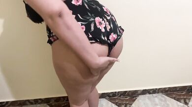 شوهة2024 شرموطة عربية تصور لحبيبها طيزها