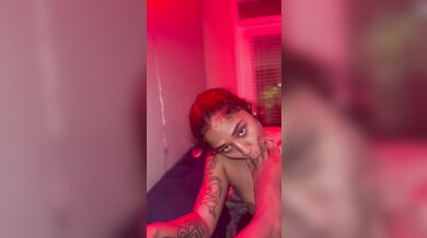 You wish you could worship my feet like this