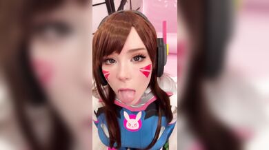 Girl Cosplay D.Va from Overwatch and Sucks Dick till Facial