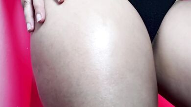 Saudi slut shows her big ass