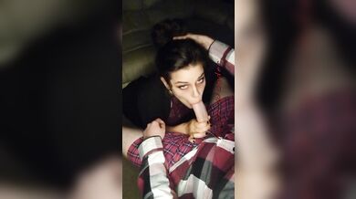 Pale Vampire Tinder Date Sucks Big White Veiny Cock for Blud but Gets Huge Cumload in Mouth Instead