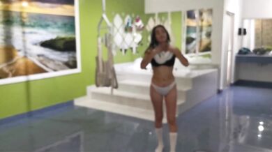 Novia colegiala amateur se desnuda para mi después de clases