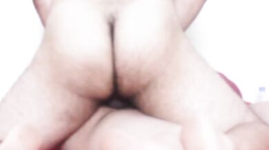 مرتي مشات للخدمة أوعيطت لصاحبتها او حويتها مزيان حتى ولات كتغوت او جبتو ليها فوق بزازلها